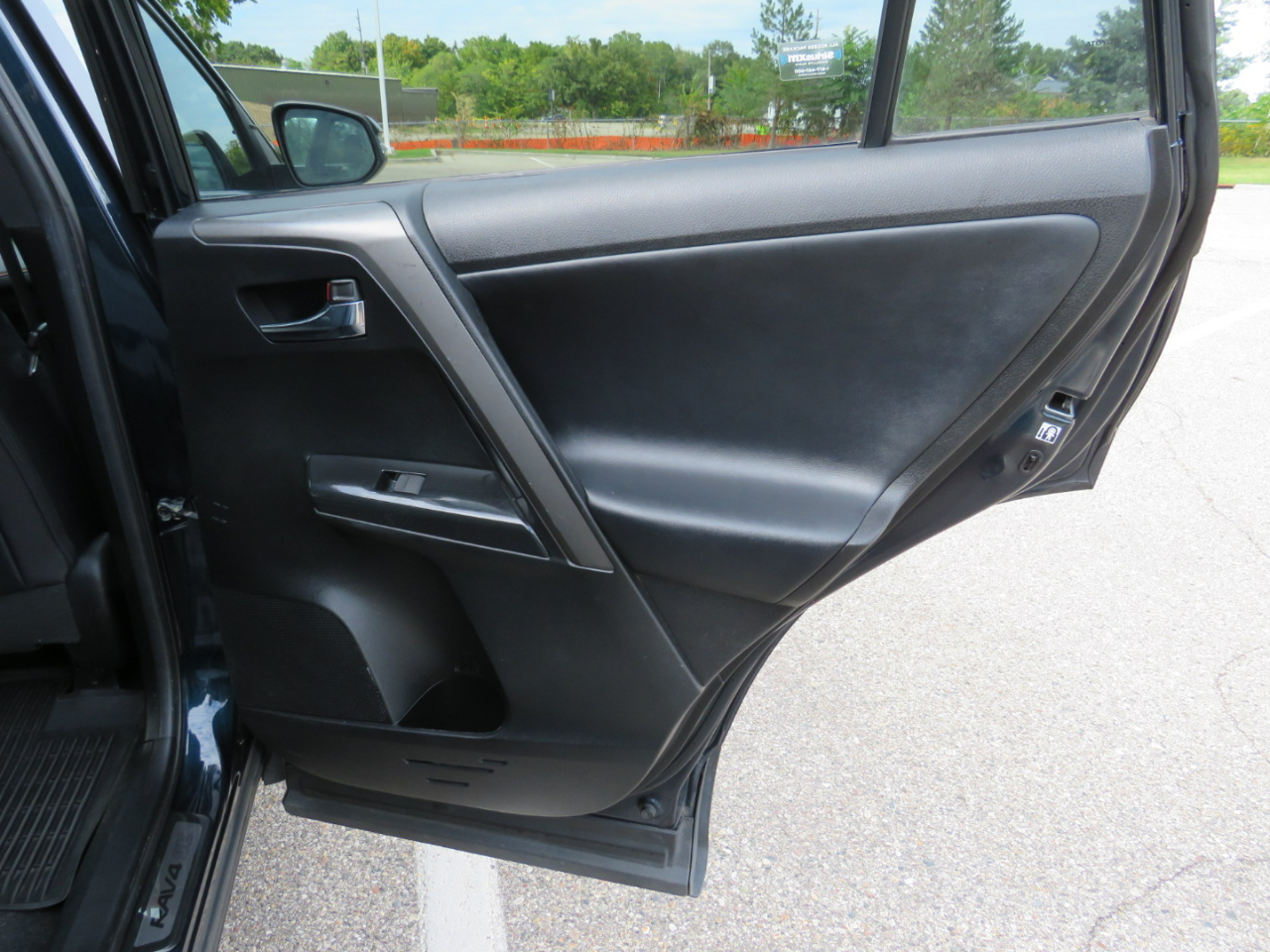 2017 Toyota RAV4 SE photo 19