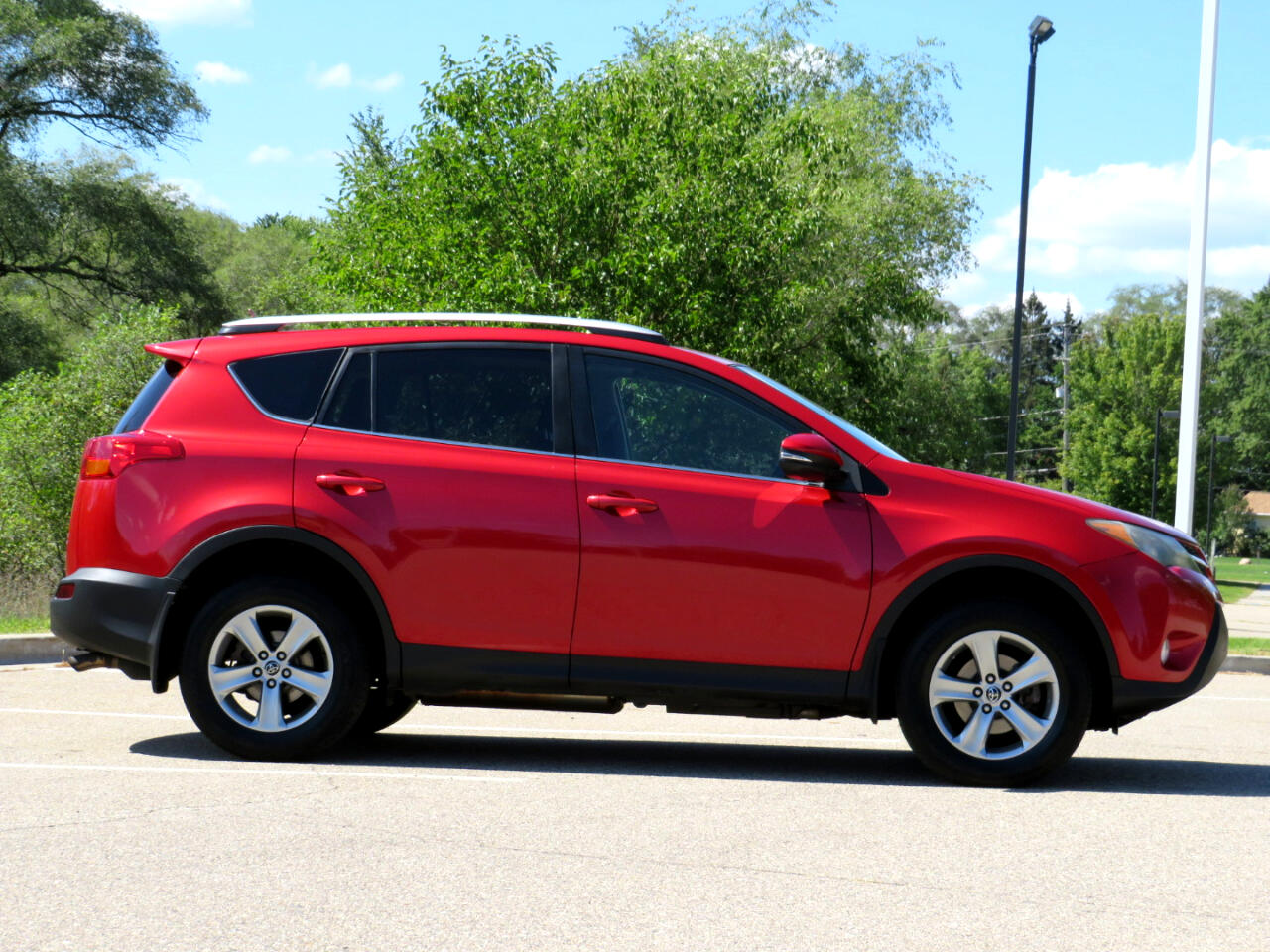 2015 Toyota RAV4 XLE photo 3
