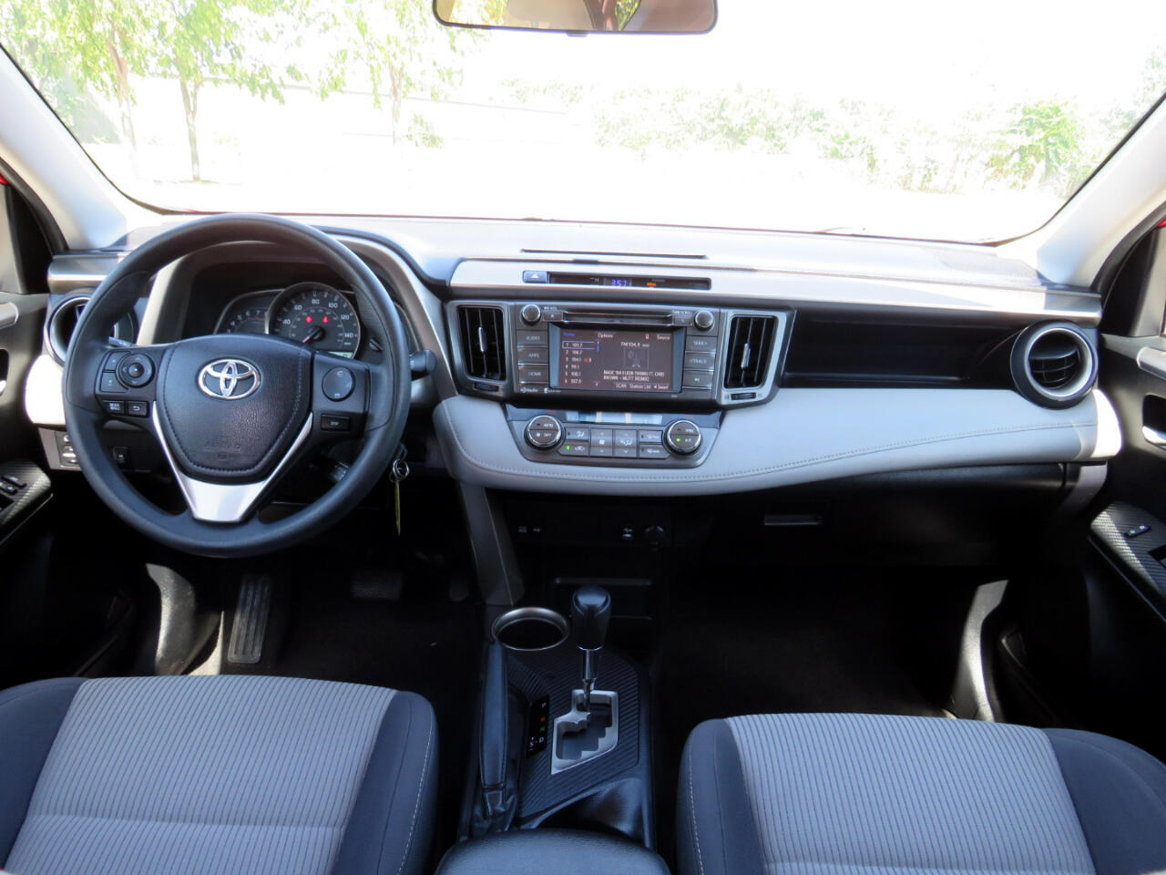 2015 Toyota RAV4 XLE photo 4