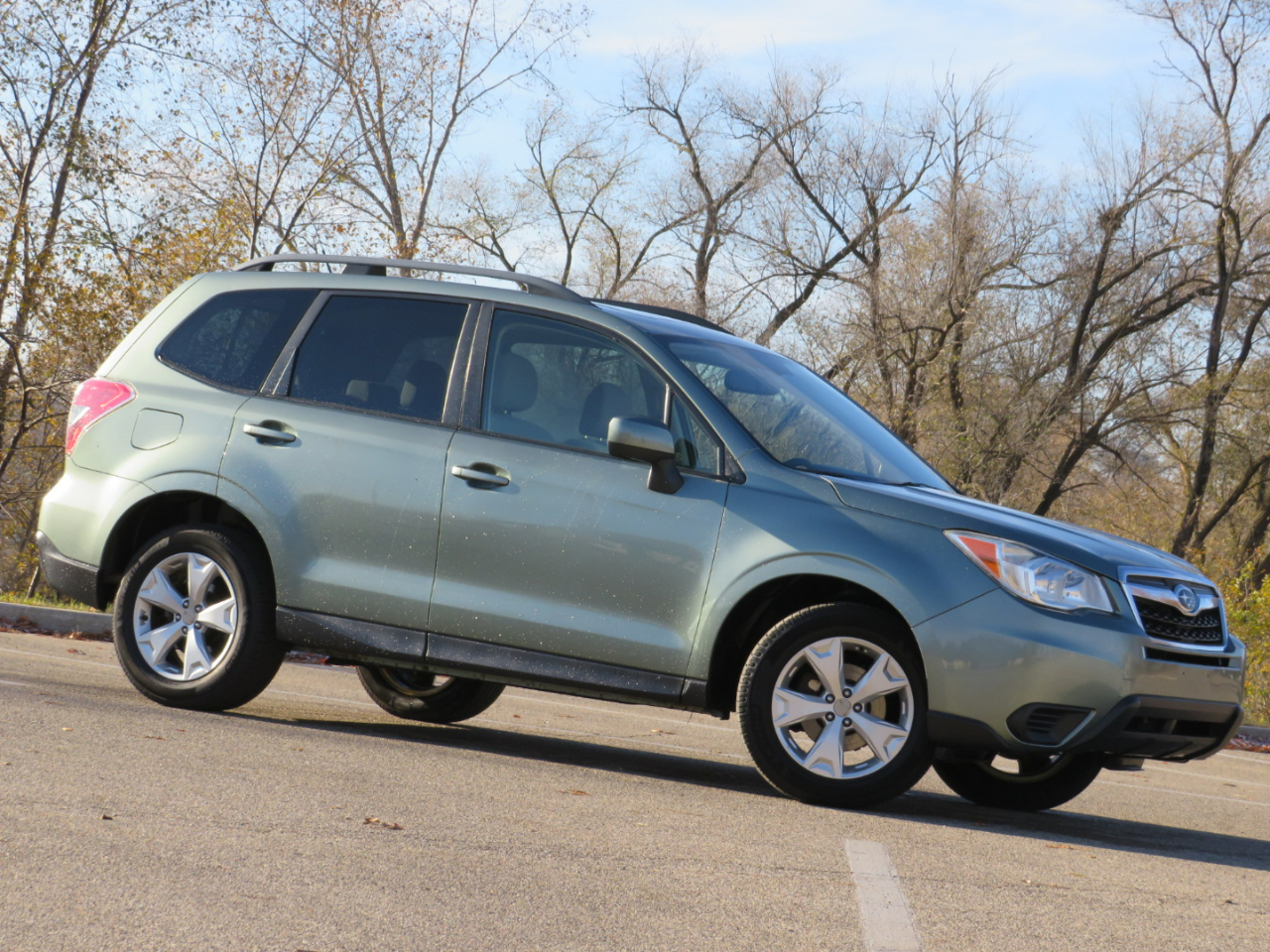 2015 Subaru Forester 2.5i Premium photo 2