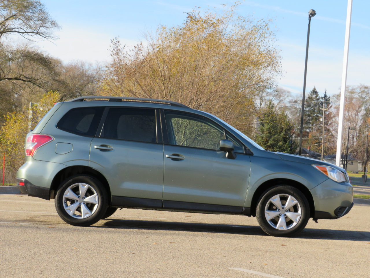 2015 Subaru Forester 2.5i Premium photo 4