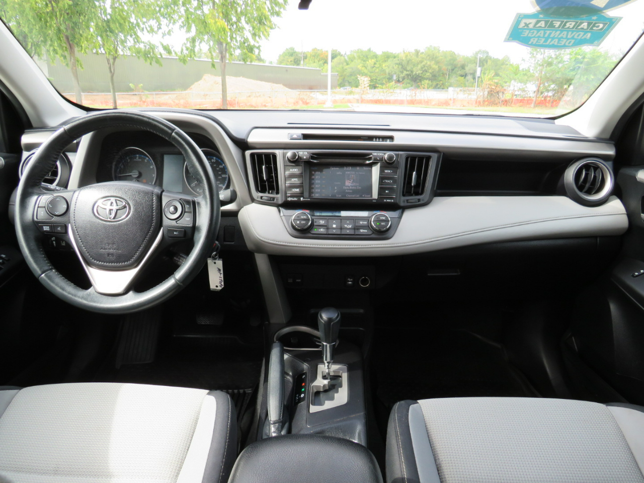 2017 Toyota RAV4 XLE photo 4