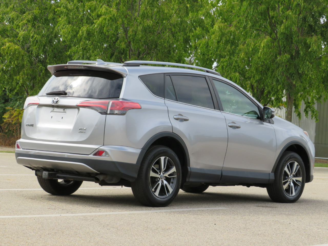 2017 Toyota RAV4 XLE photo 8