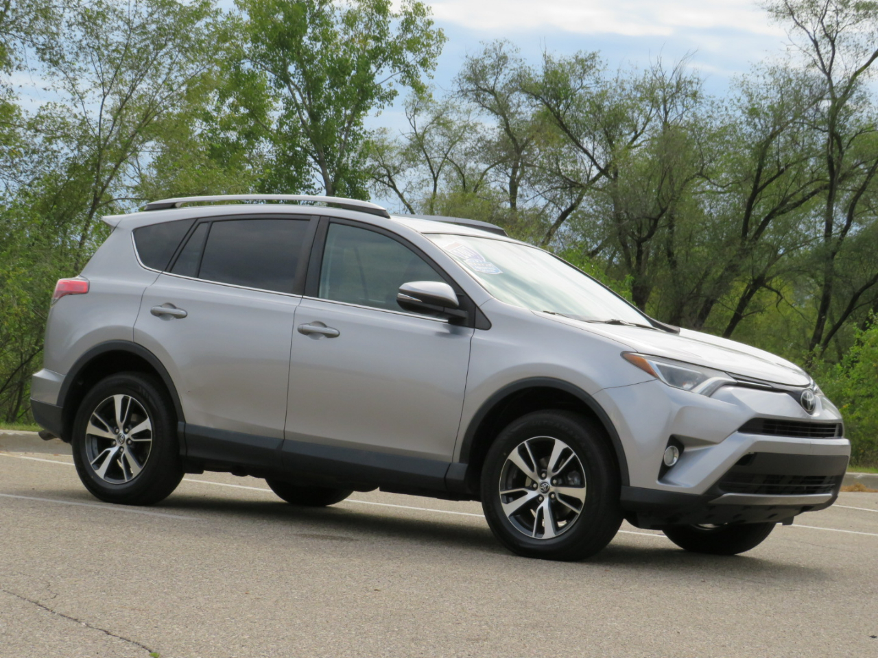 2017 Toyota RAV4 XLE photo 9