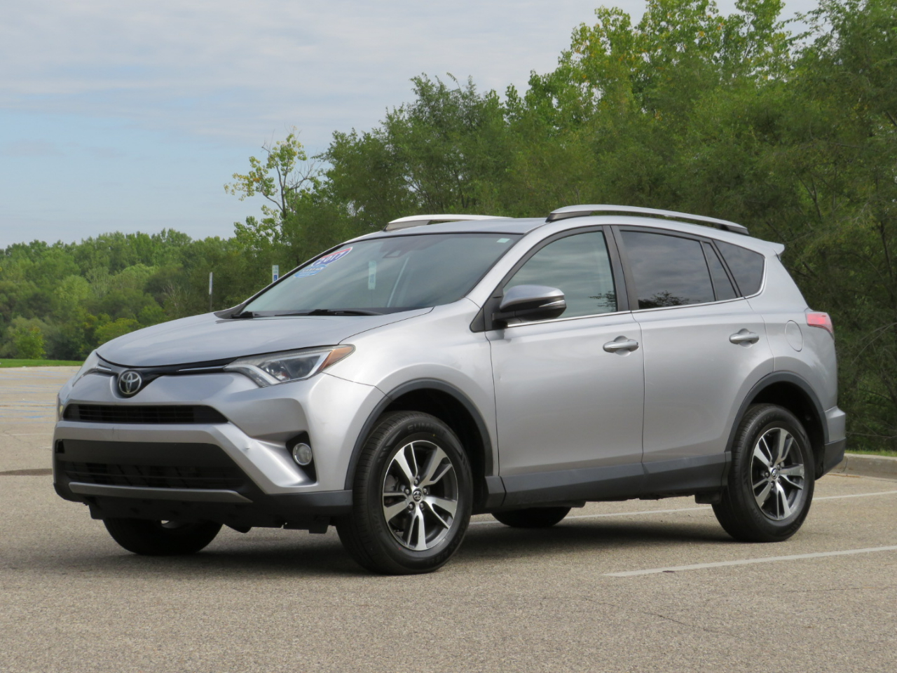 2017 Toyota RAV4 XLE photo 11