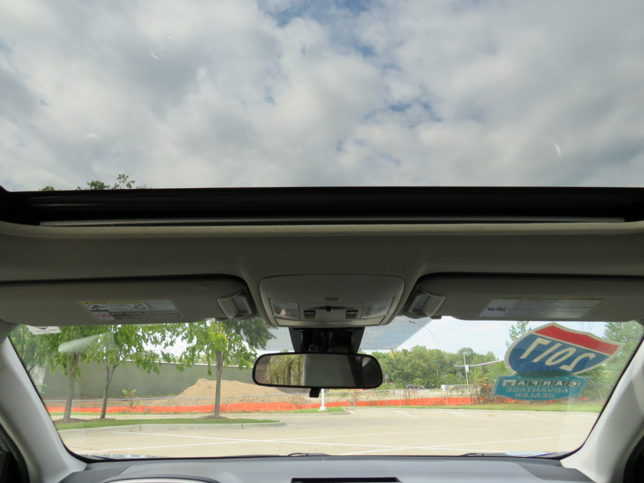 2017 Toyota RAV4 XLE photo 18