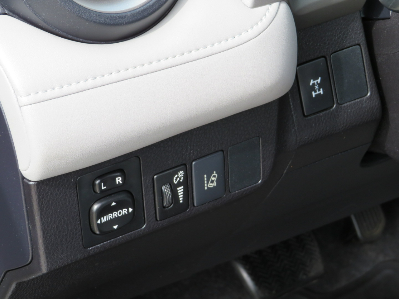 2017 Toyota RAV4 XLE photo 19