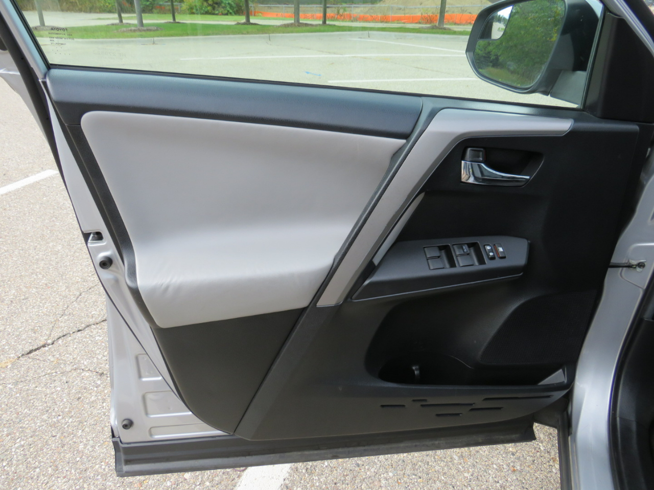 2017 Toyota RAV4 XLE photo 20