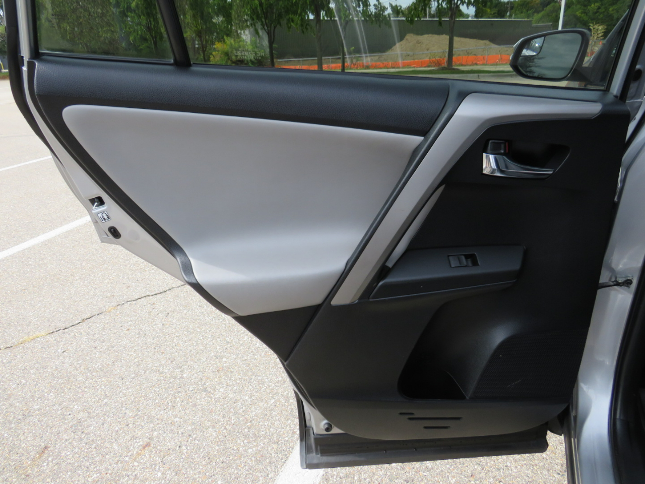 2017 Toyota RAV4 XLE photo 22