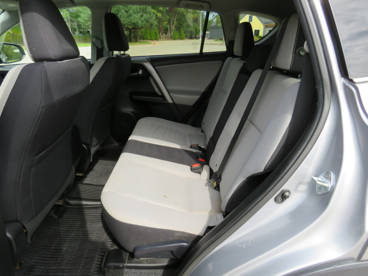 2017 Toyota RAV4 XLE photo 23