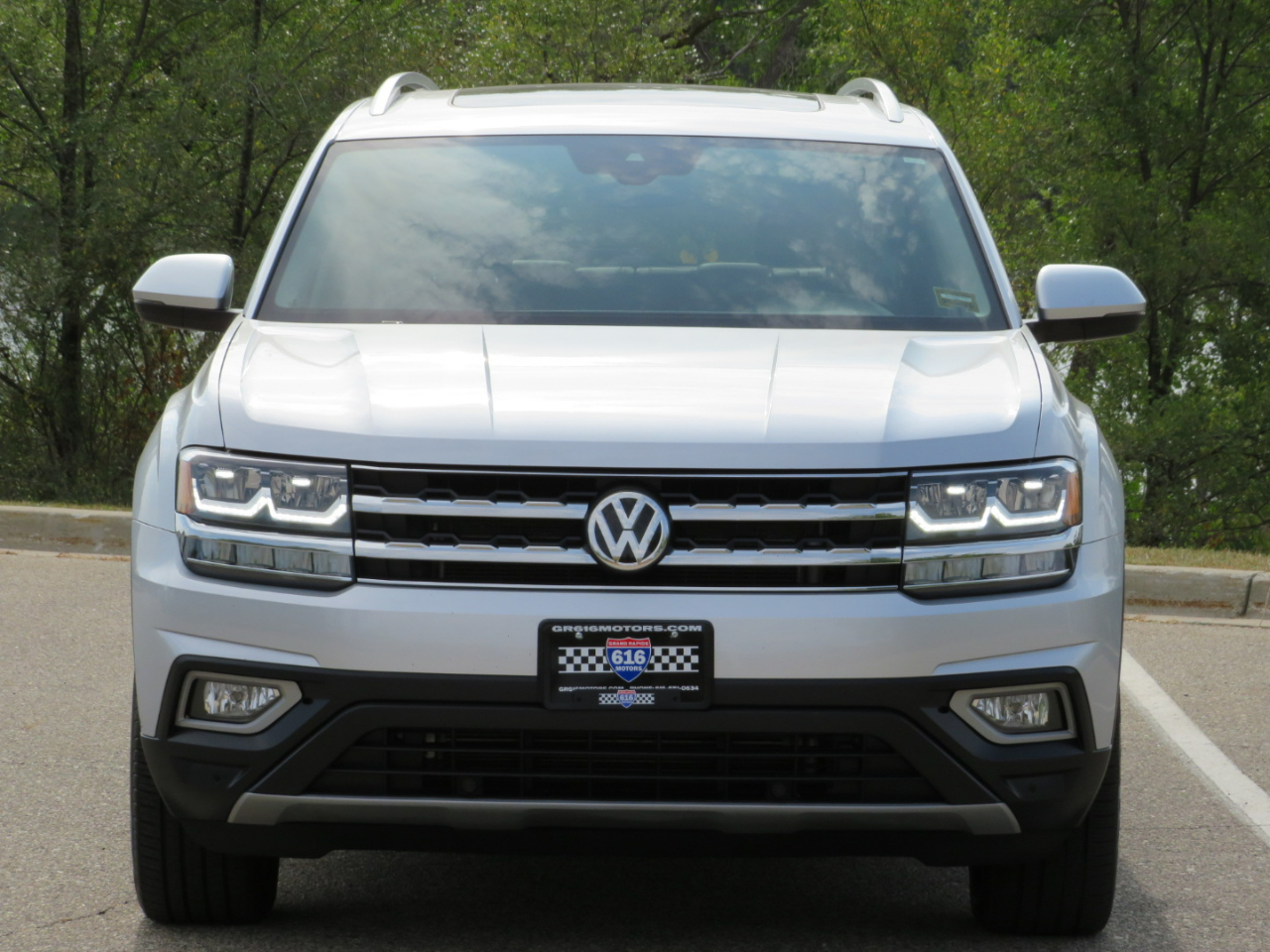 2018 Volkswagen Atlas V6 SEL photo 2