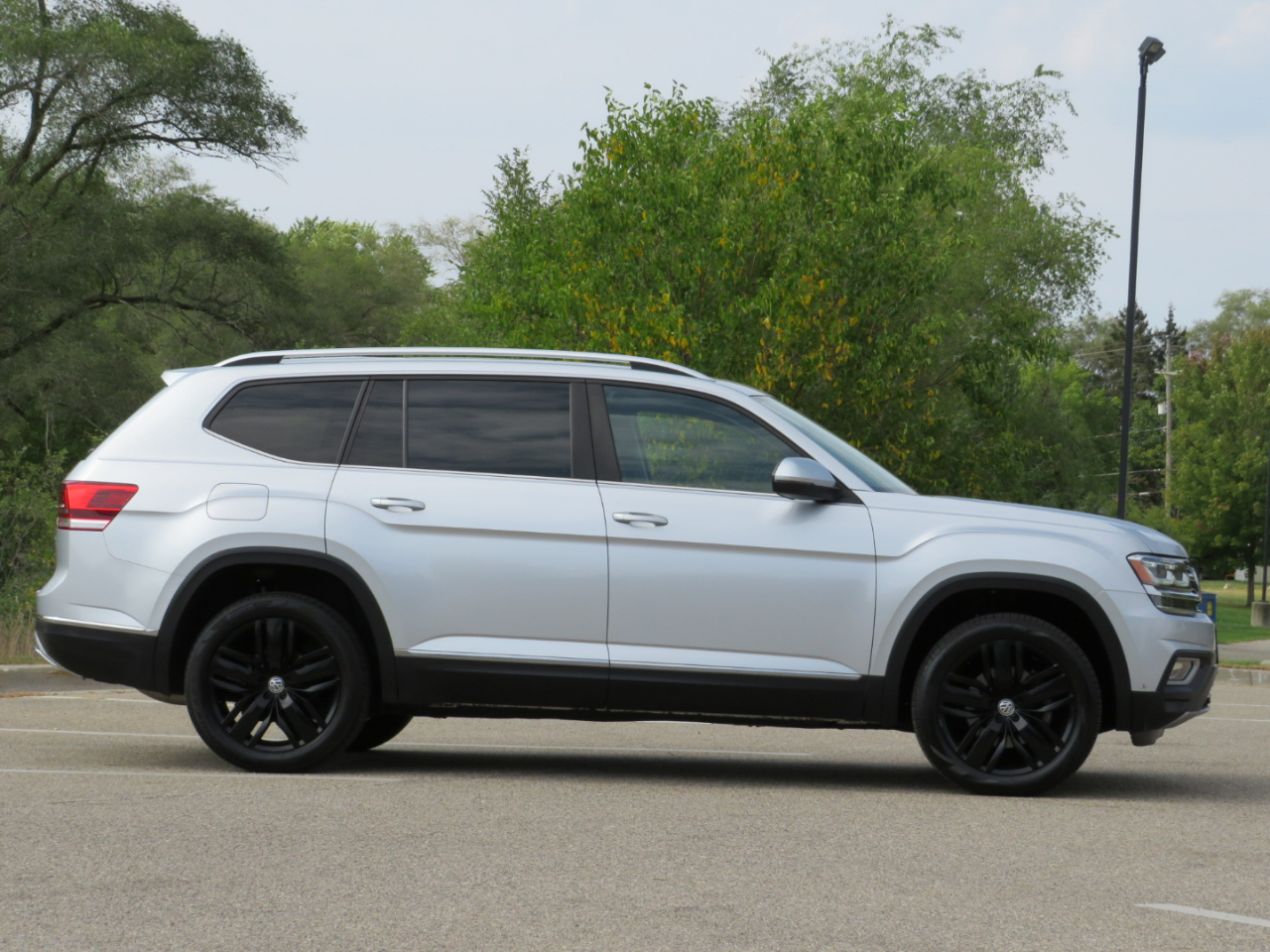 2018 Volkswagen Atlas V6 SEL photo 3