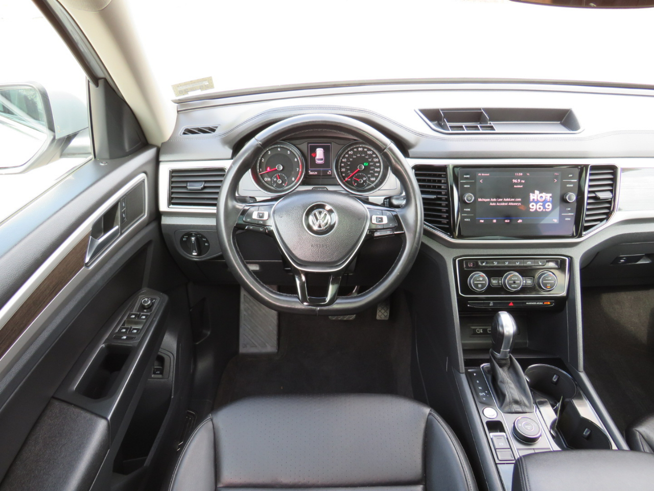 2018 Volkswagen Atlas V6 SEL photo 5