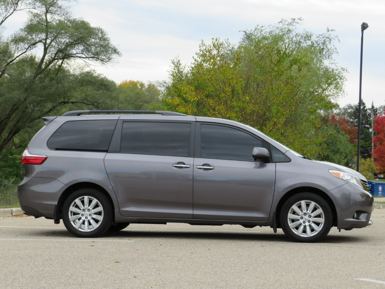 Toyota Sienna XLE 7-Passenger AWD 2017 Toyota Sienna XLE 7-Passenger AWD 2017