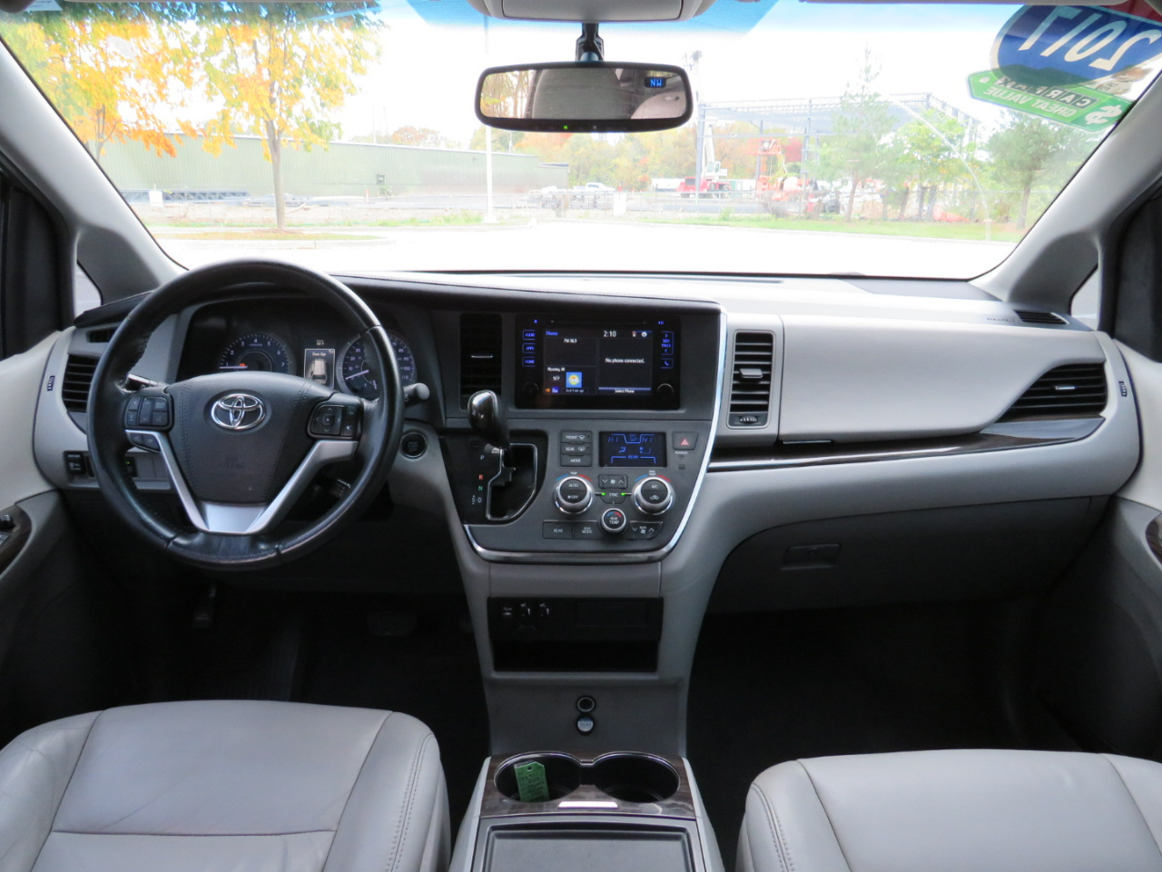 Toyota Sienna XLE 7-Passenger AWD 2017 Toyota Sienna XLE 7-Passenger AWD 2017