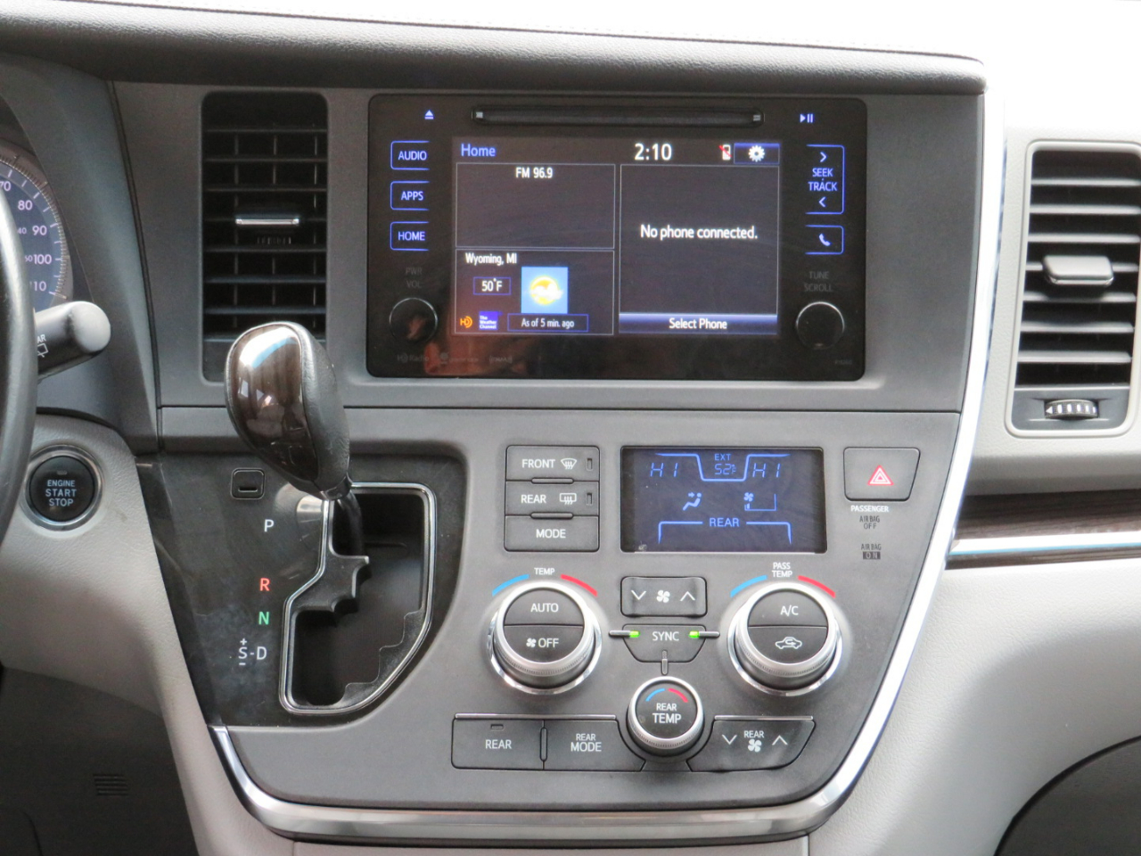 Toyota Sienna XLE 7-Passenger AWD 2017 Toyota Sienna XLE 7-Passenger AWD 2017