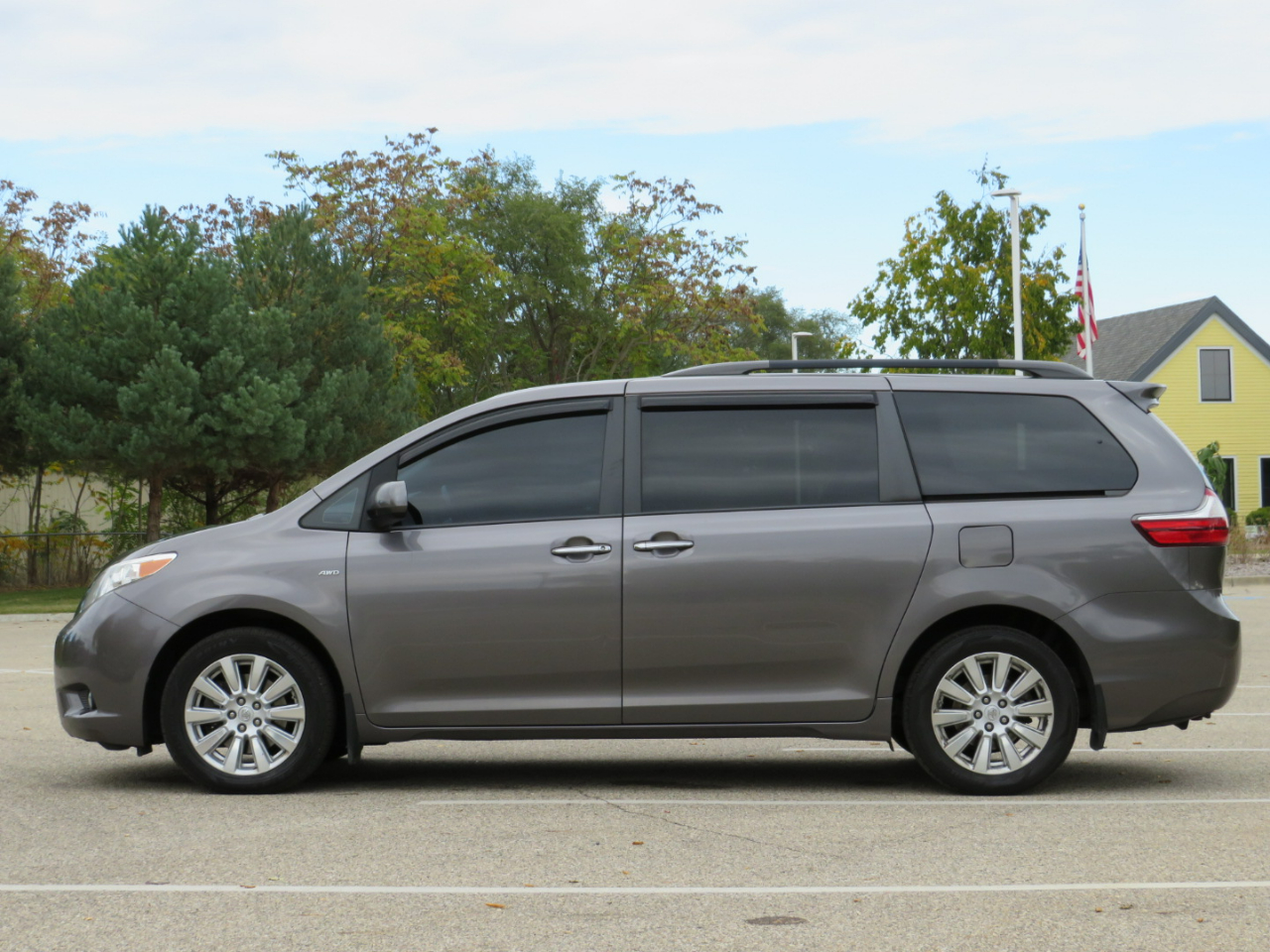 Toyota Sienna XLE 7-Passenger AWD 2017 Toyota Sienna XLE 7-Passenger AWD 2017