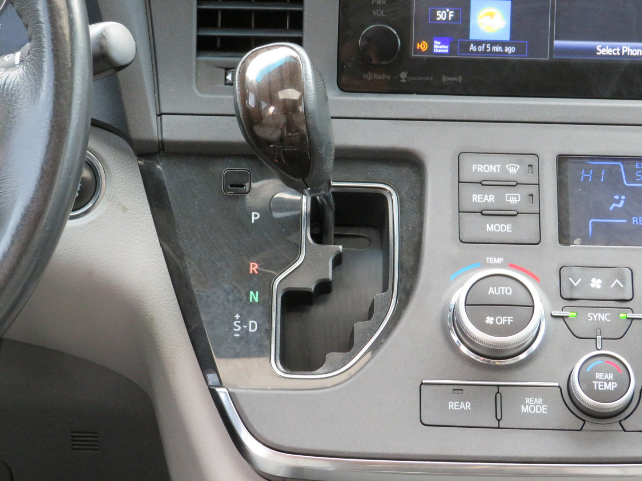 Toyota Sienna XLE 7-Passenger AWD 2017 Toyota Sienna XLE 7-Passenger AWD 2017