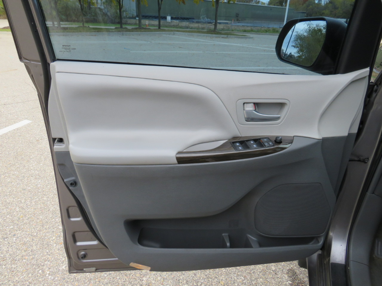 Toyota Sienna XLE 7-Passenger AWD 2017 Toyota Sienna XLE 7-Passenger AWD 2017