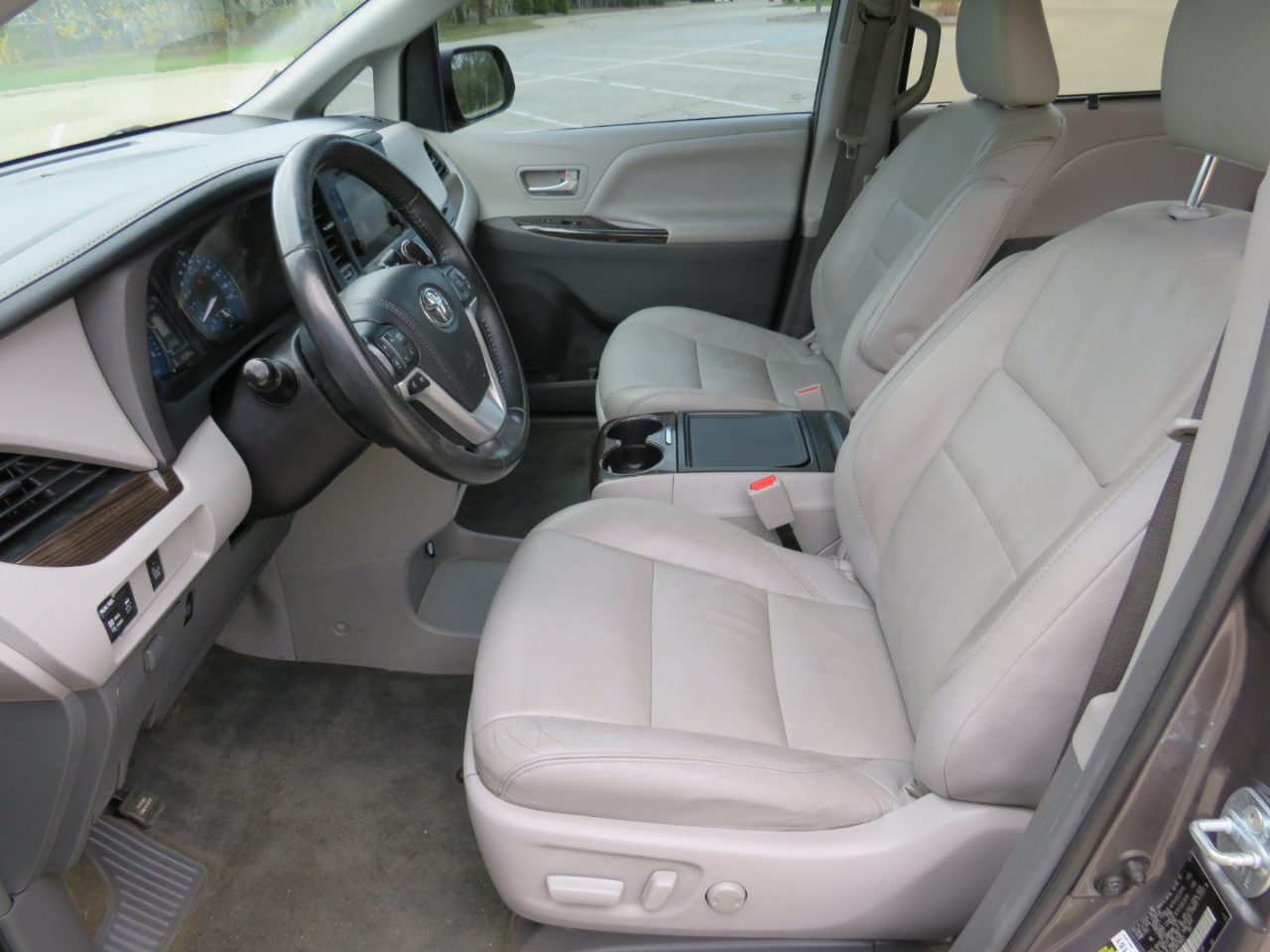 Toyota Sienna XLE 7-Passenger AWD 2017 Toyota Sienna XLE 7-Passenger AWD 2017