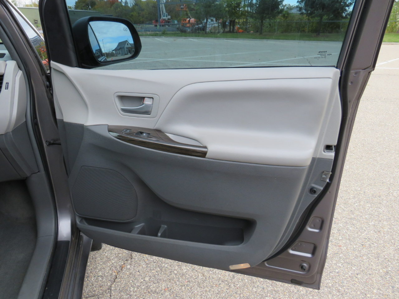 Toyota Sienna XLE 7-Passenger AWD 2017 Toyota Sienna XLE 7-Passenger AWD 2017