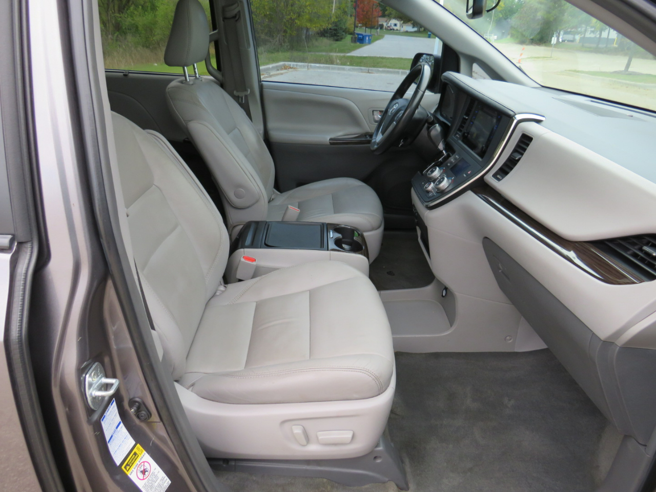 Toyota Sienna XLE 7-Passenger AWD 2017 Toyota Sienna XLE 7-Passenger AWD 2017