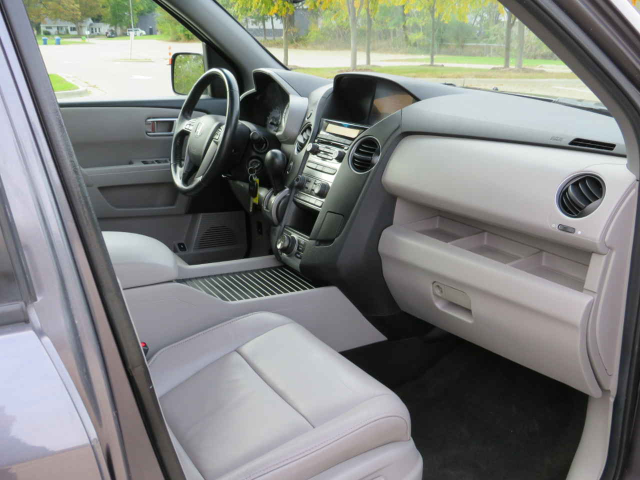 Honda Pilot EX-L 4WD 5-Spd AT with Navigation 2014 Honda Pilot EX-L 4WD 5-Spd AT with Navigation 2014