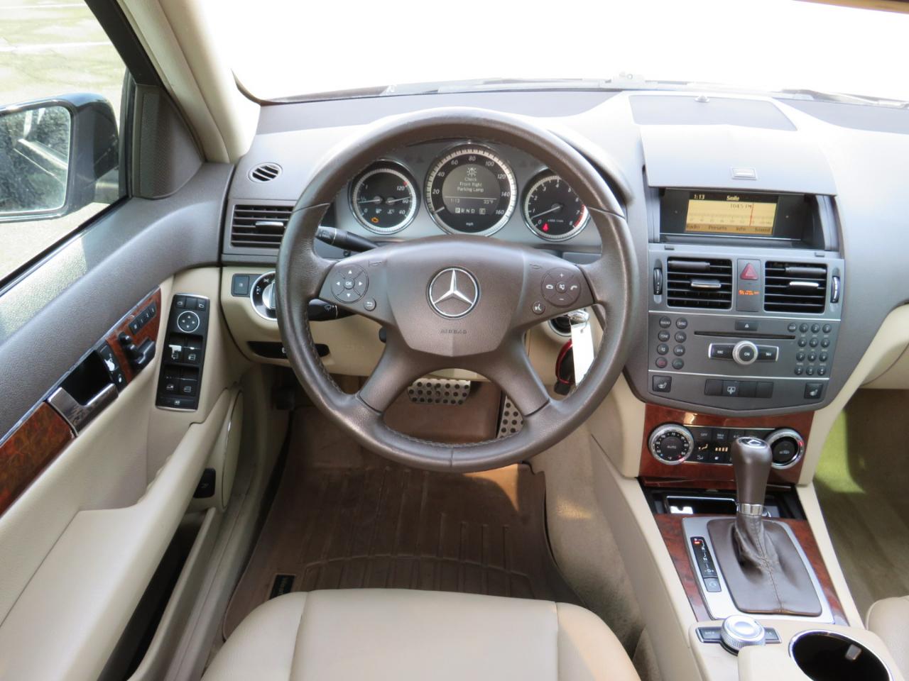 Mercedes-Benz C-Class C300 4MATIC Luxury Sedan 2011