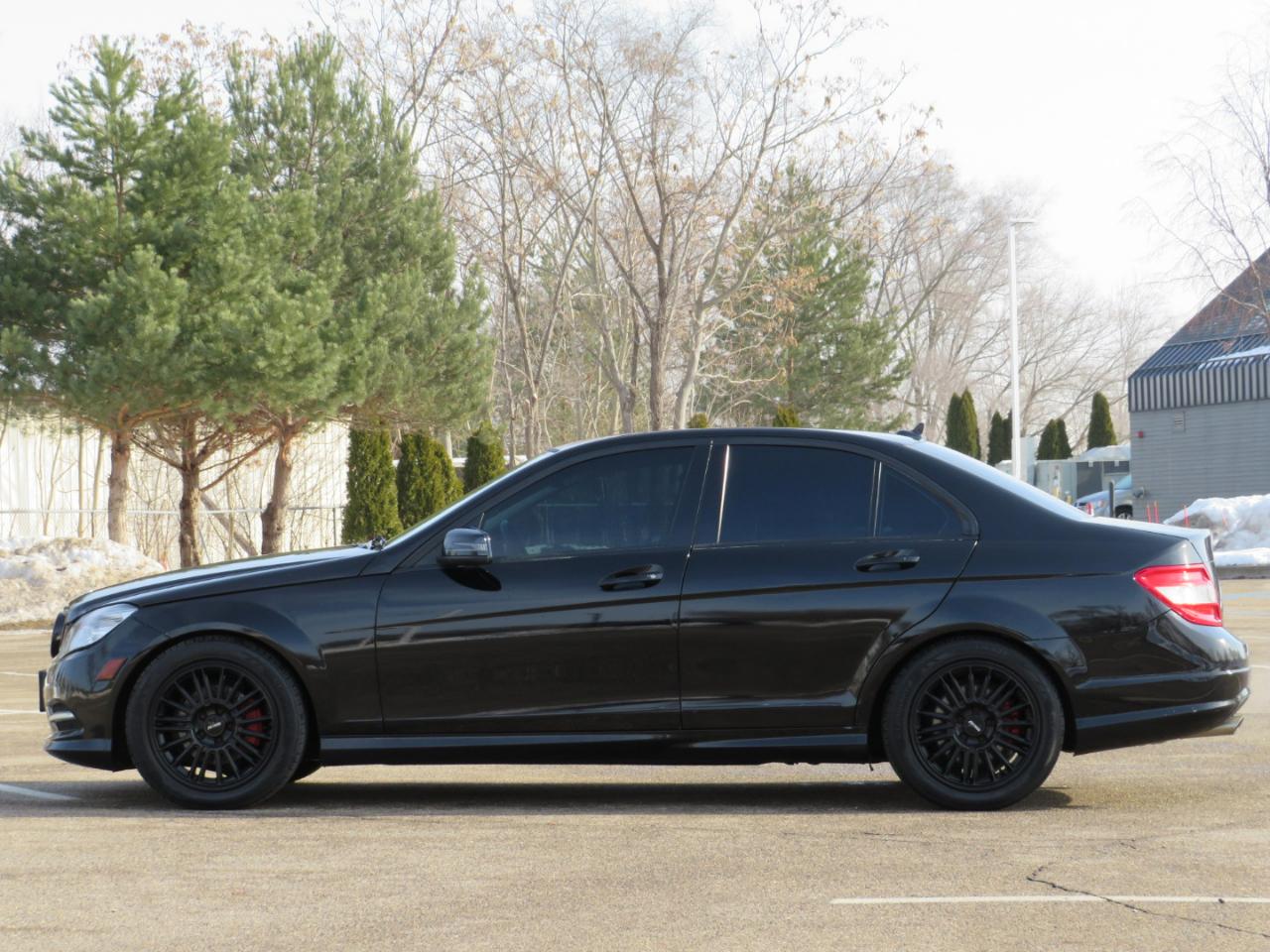 Mercedes-Benz C-Class C300 4MATIC Luxury Sedan 2011