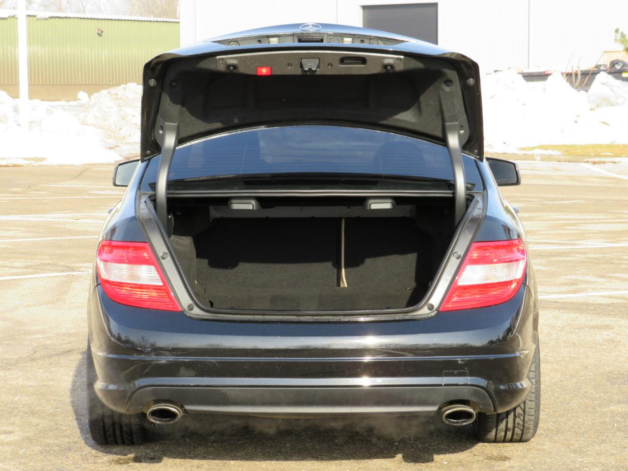 Mercedes-Benz C-Class C300 4MATIC Luxury Sedan 2011