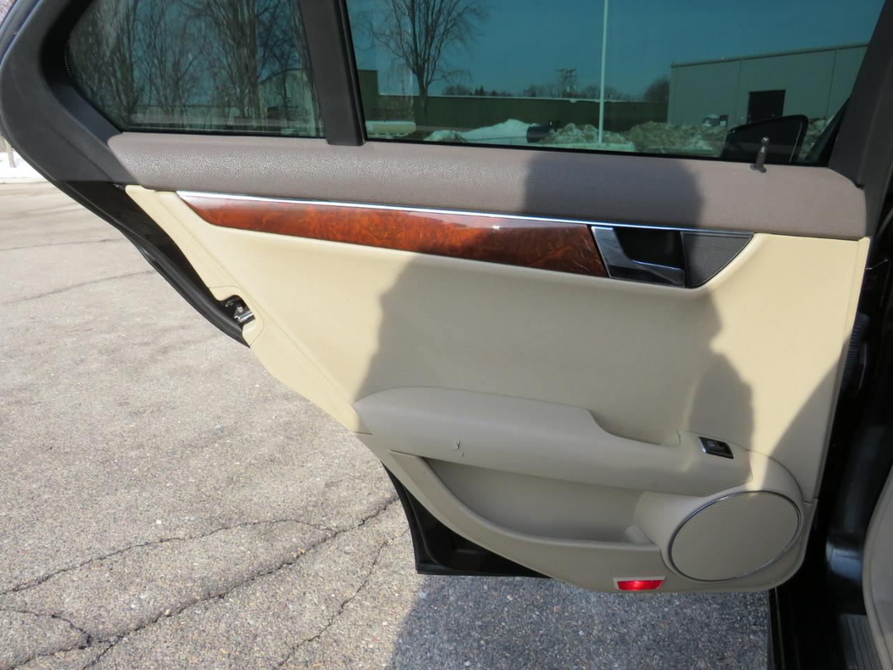 Mercedes-Benz C-Class C300 4MATIC Luxury Sedan 2011