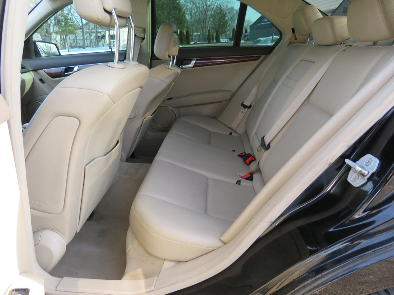 Mercedes-Benz C-Class C300 4MATIC Luxury Sedan 2011