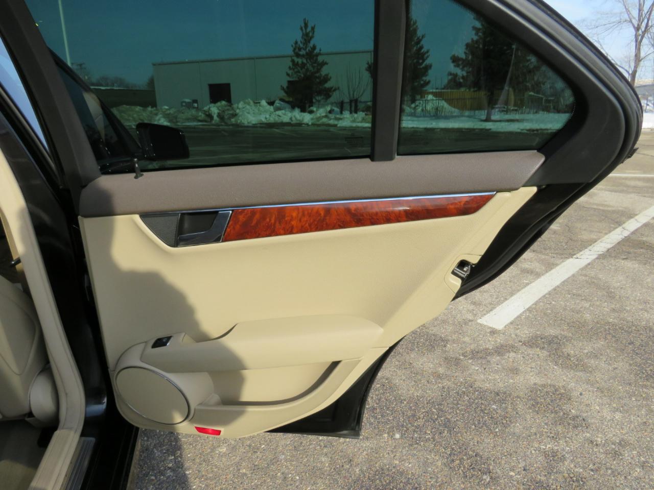 Mercedes-Benz C-Class C300 4MATIC Luxury Sedan 2011