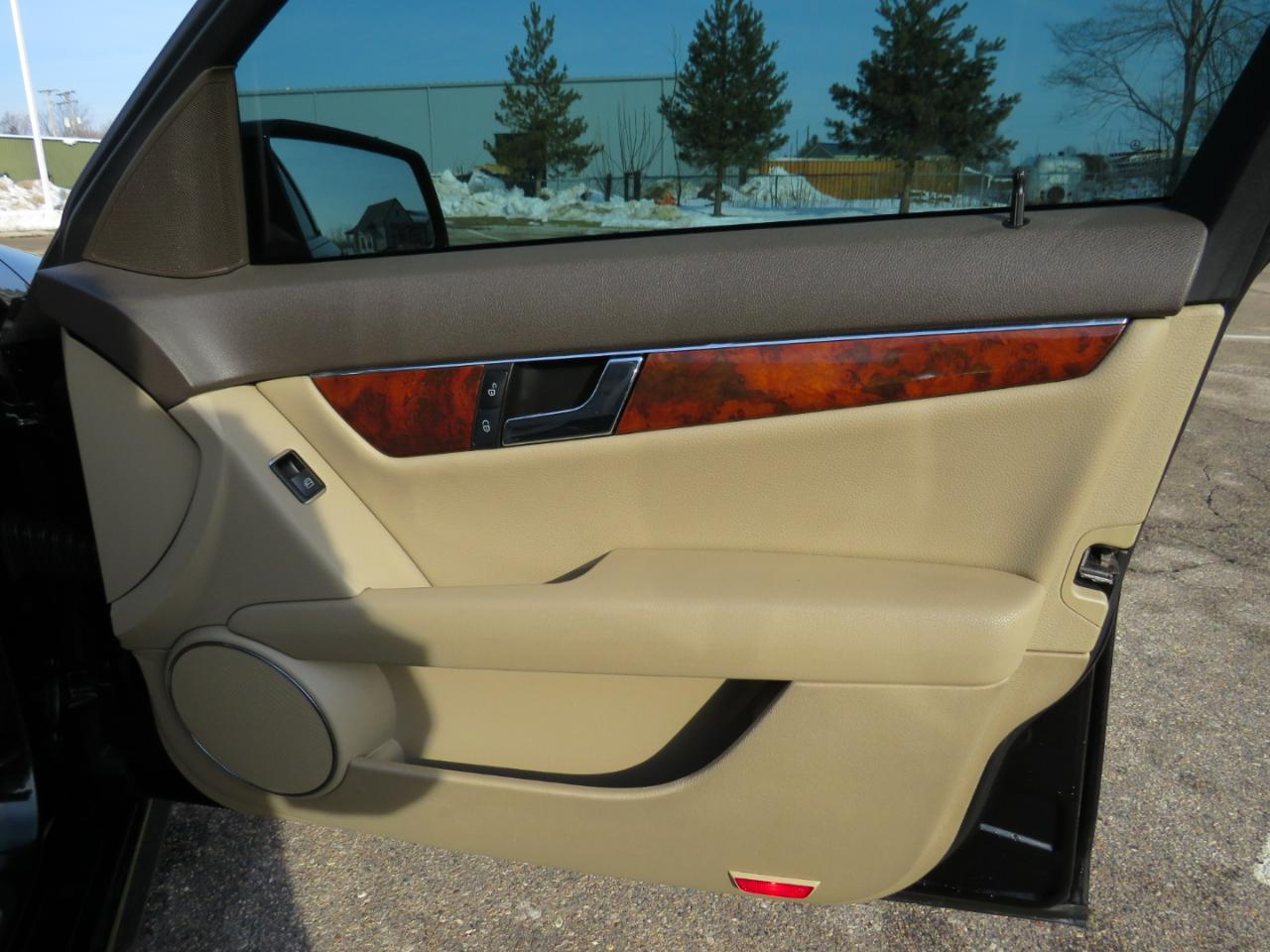 Mercedes-Benz C-Class C300 4MATIC Luxury Sedan 2011