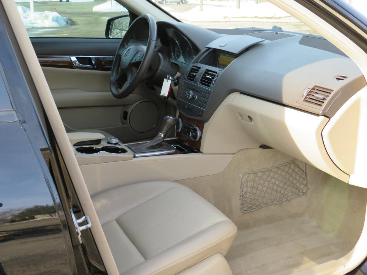 Mercedes-Benz C-Class C300 4MATIC Luxury Sedan 2011