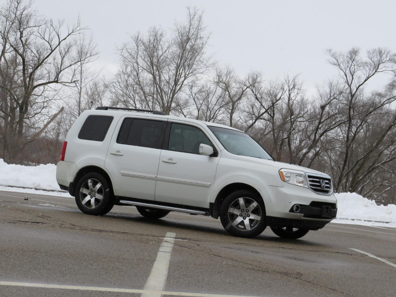 Honda Pilot Touring 4WD 5-Spd AT with DVD 2012