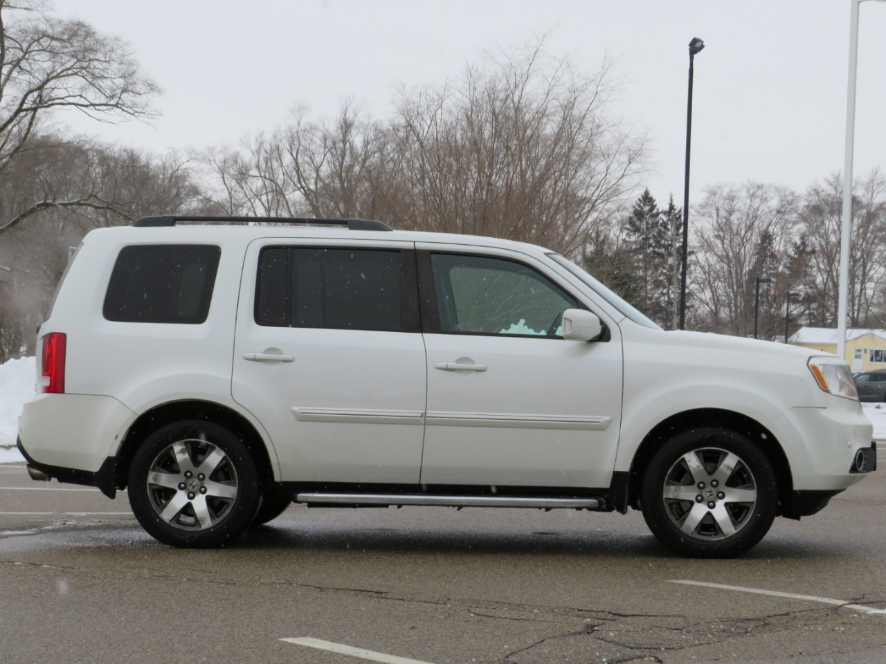 Honda Pilot Touring 4WD 5-Spd AT with DVD 2012