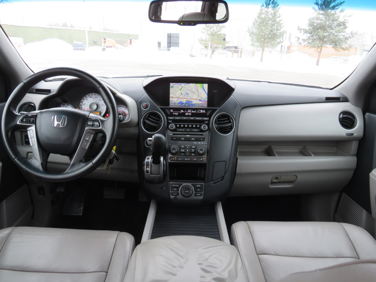 Honda Pilot Touring 4WD 5-Spd AT with DVD 2012