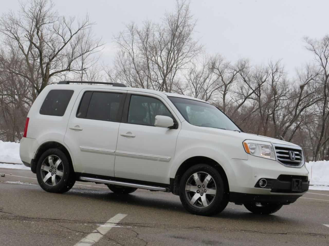 Honda Pilot Touring 4WD 5-Spd AT with DVD 2012