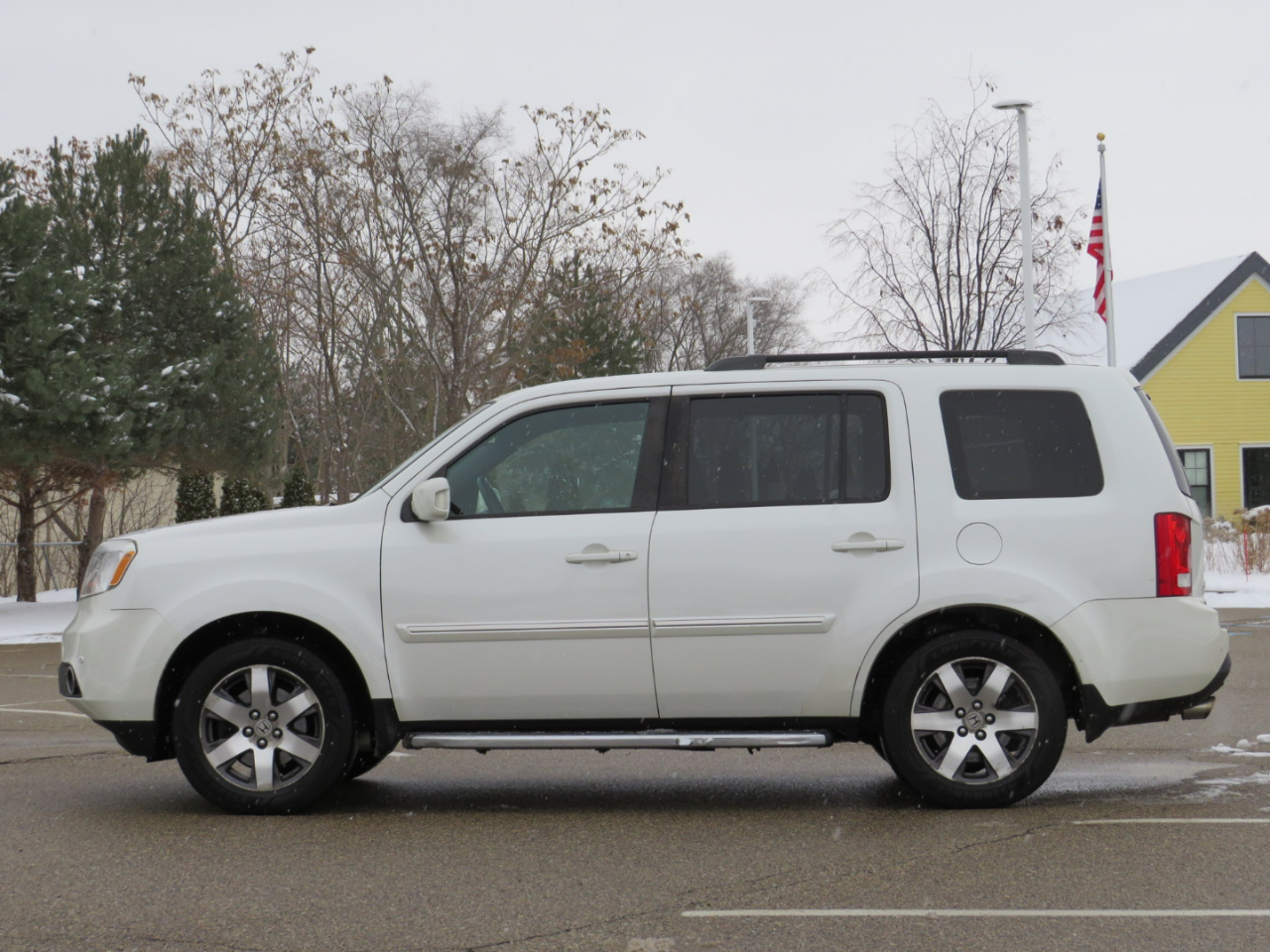 Honda Pilot Touring 4WD 5-Spd AT with DVD 2012