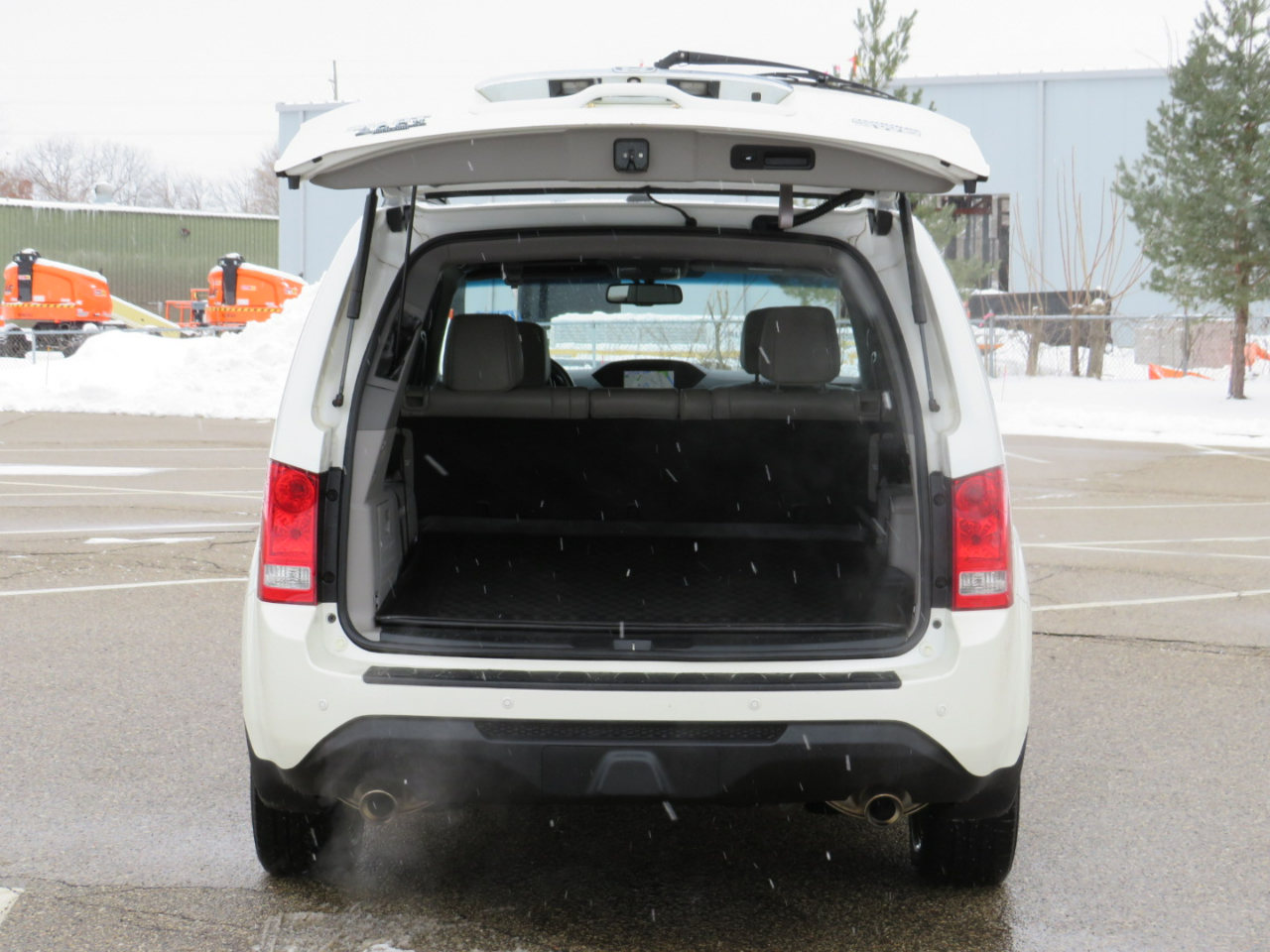 Honda Pilot Touring 4WD 5-Spd AT with DVD 2012