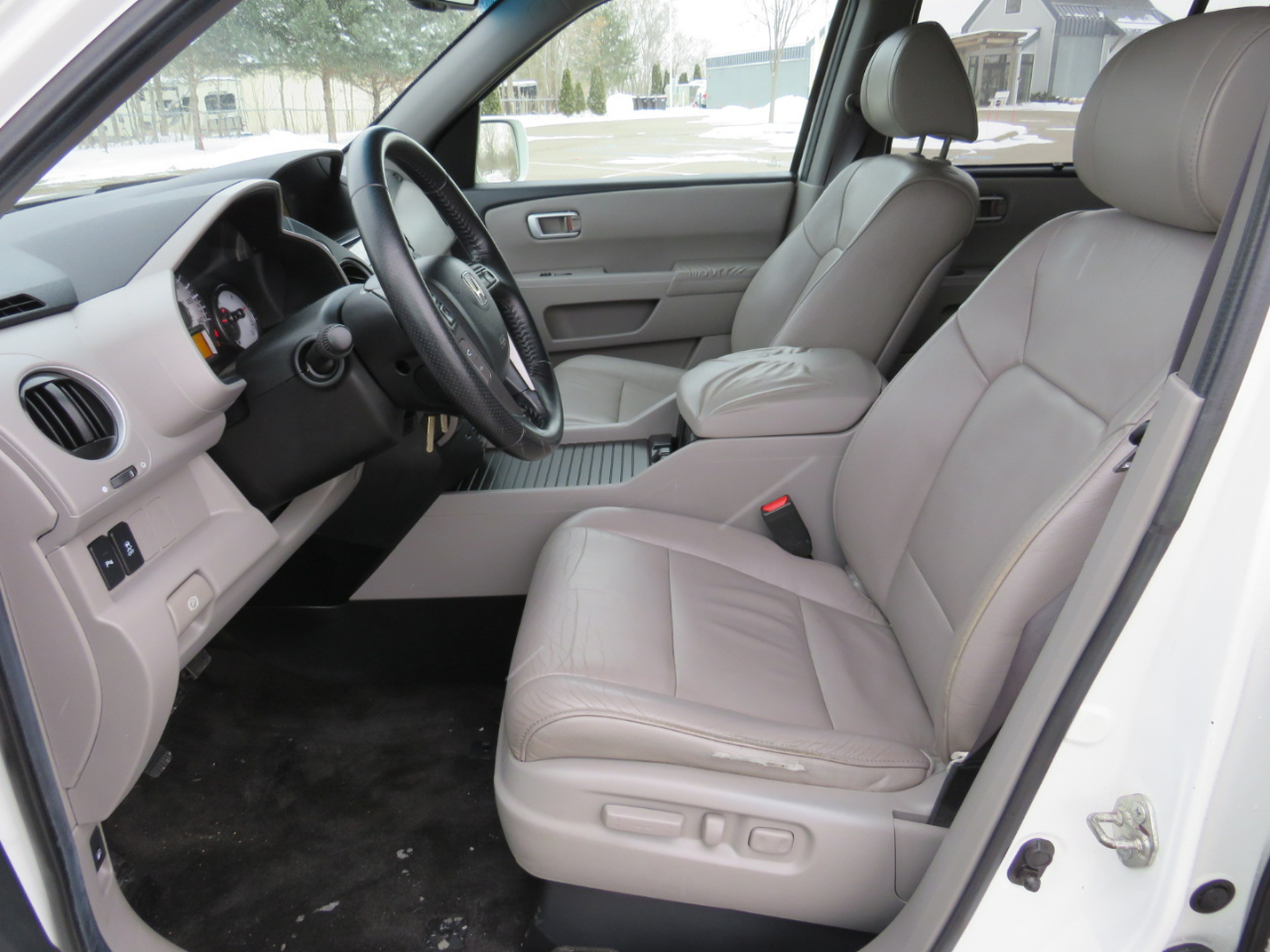 Honda Pilot Touring 4WD 5-Spd AT with DVD 2012