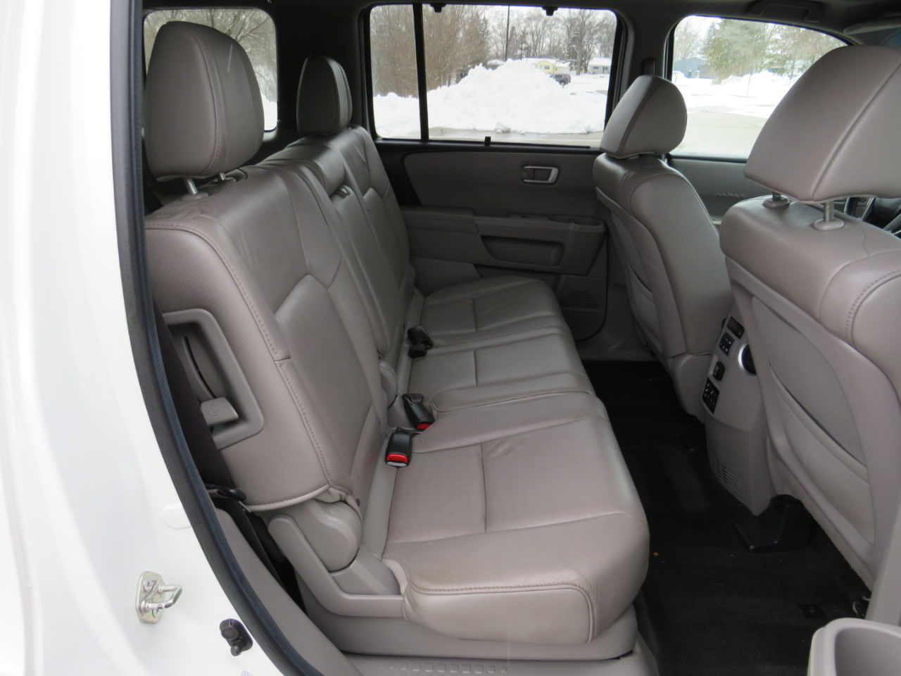 Honda Pilot Touring 4WD 5-Spd AT with DVD 2012