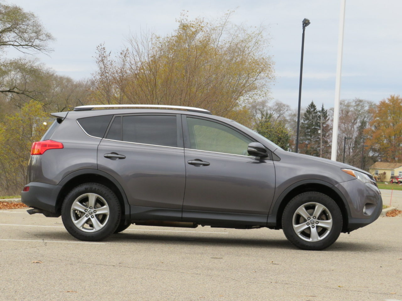 2015 Toyota RAV4 XLE photo 4