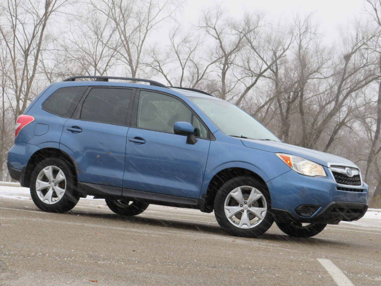 2015 Subaru Forester 2.5i Premium photo 2