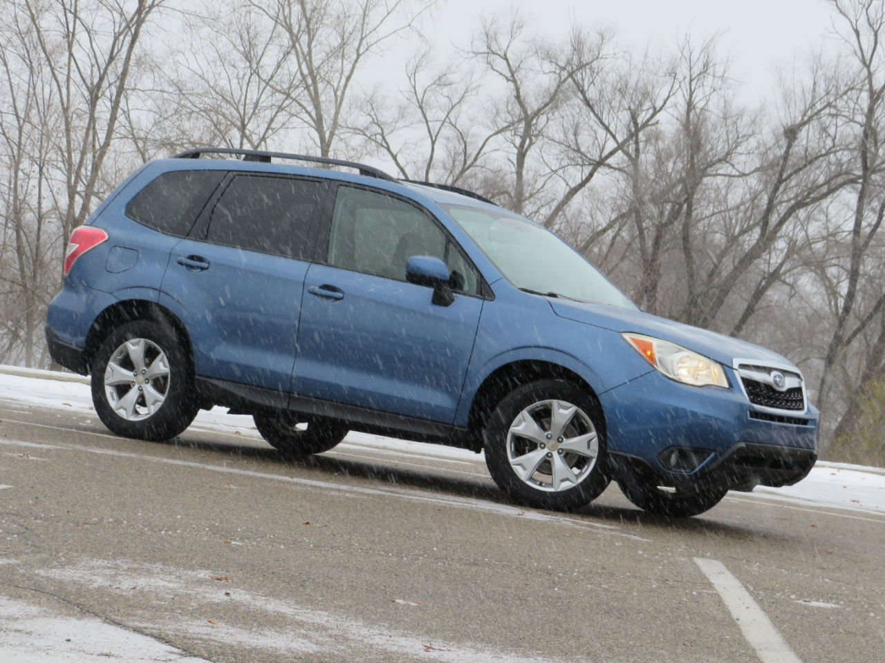 2015 Subaru Forester 2.5i Premium photo 2