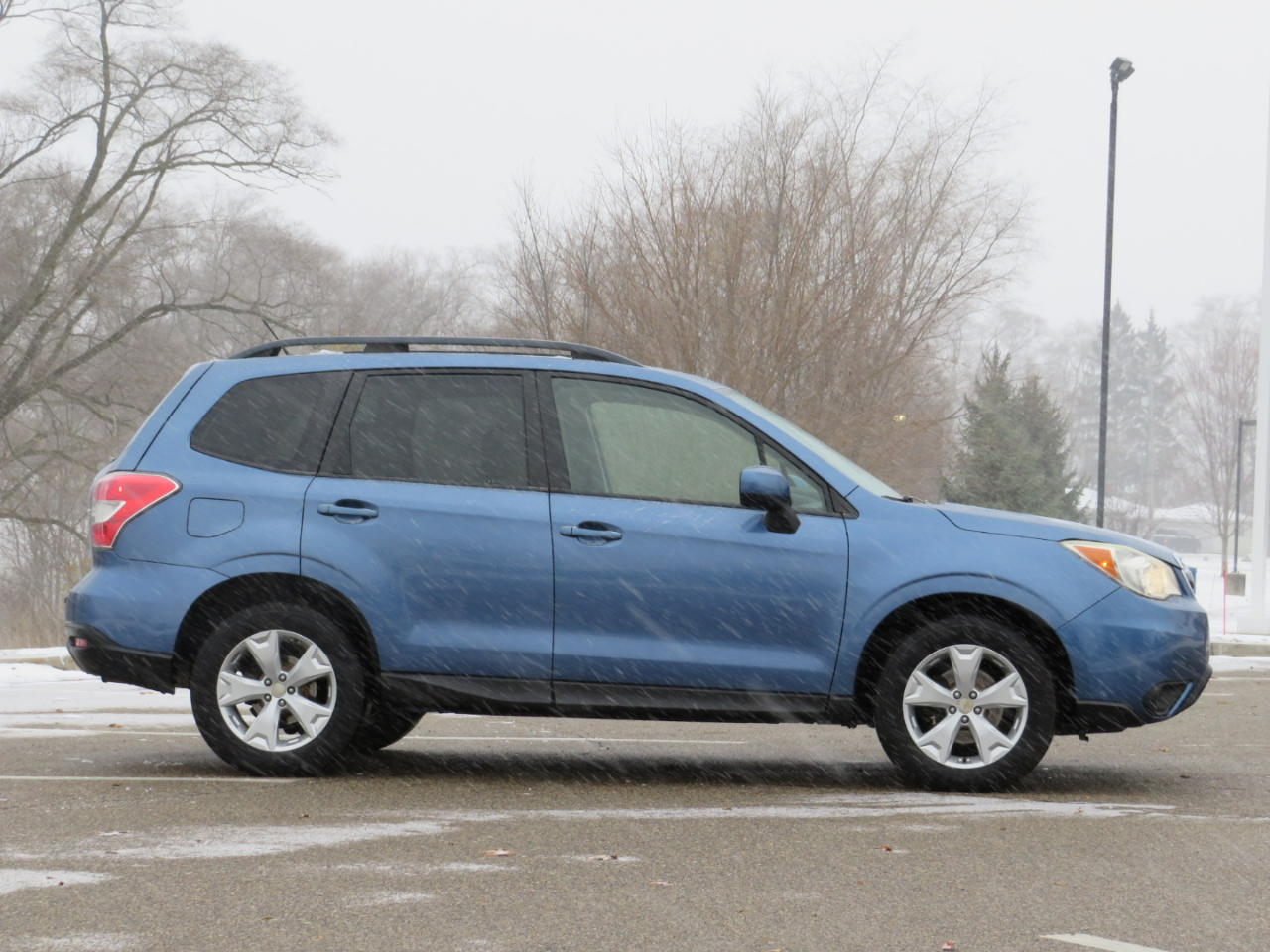 2015 Subaru Forester 2.5i Premium photo 4