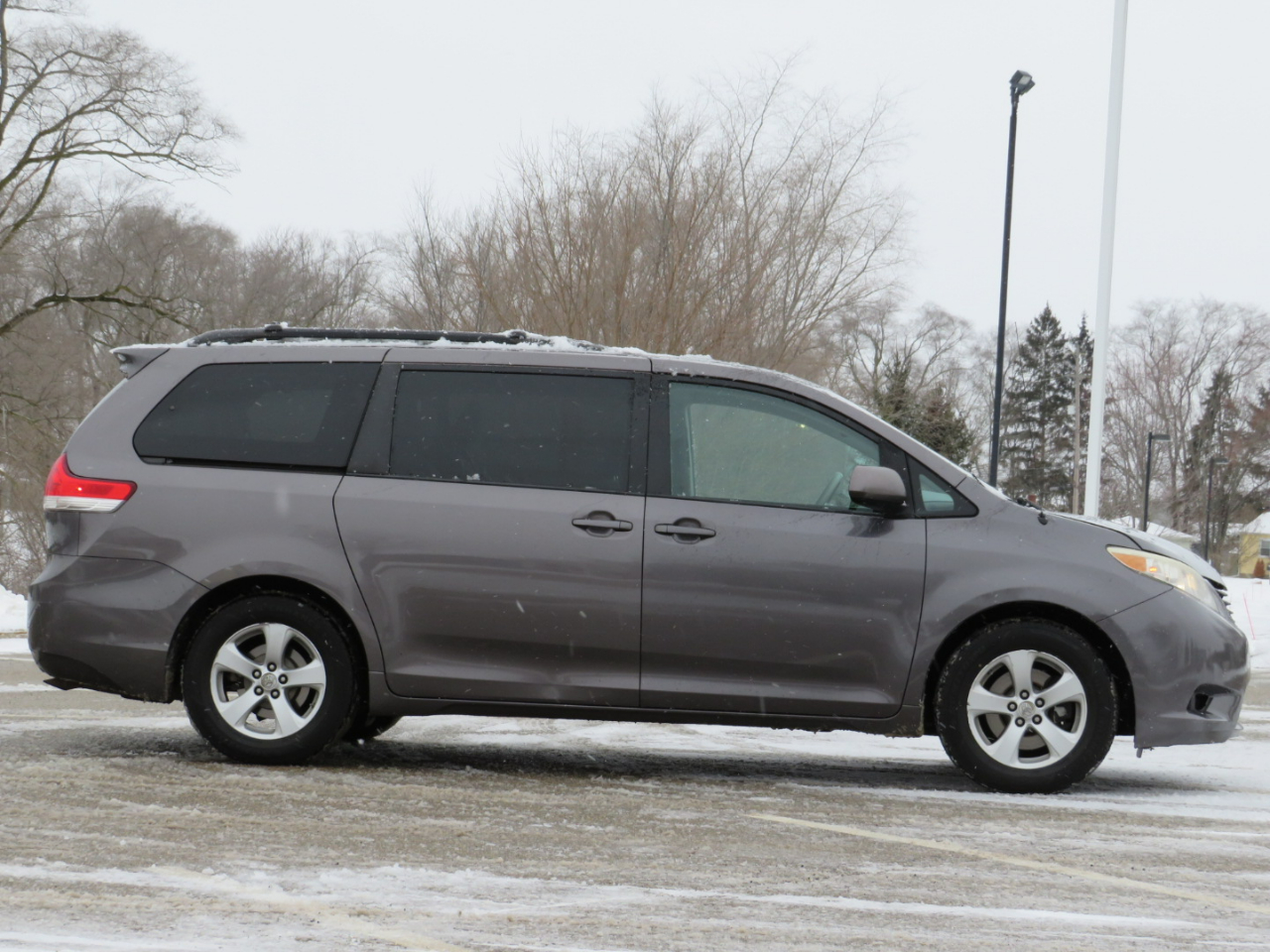 Toyota Sienna LE FWD 8-Passenger V6 2013