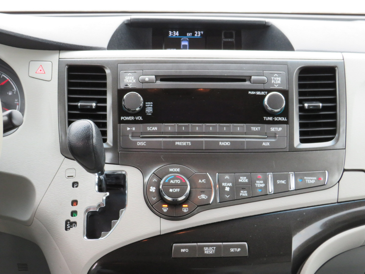 Toyota Sienna LE FWD 8-Passenger V6 2013