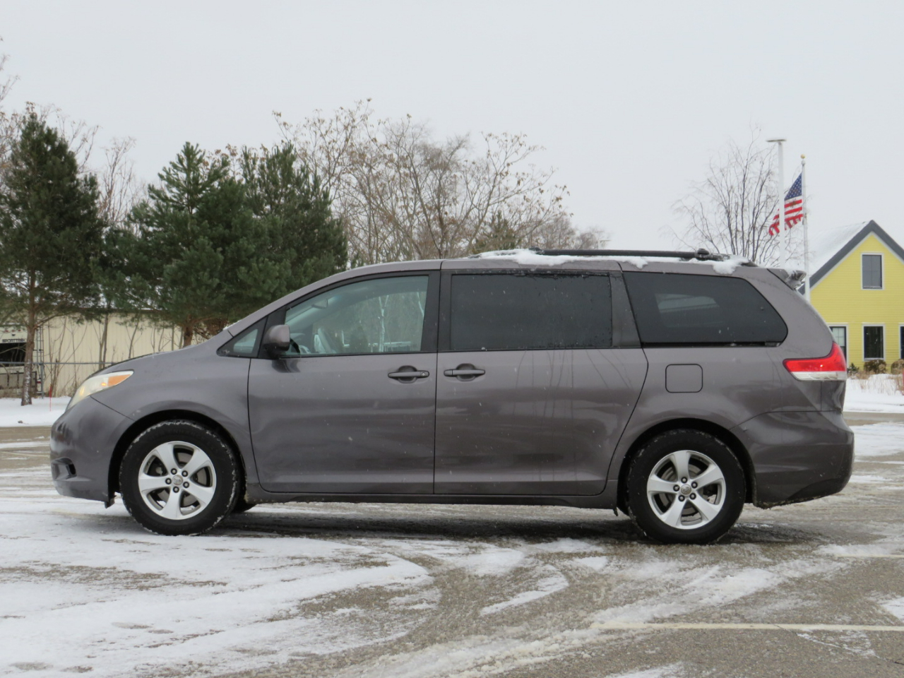Toyota Sienna LE FWD 8-Passenger V6 2013